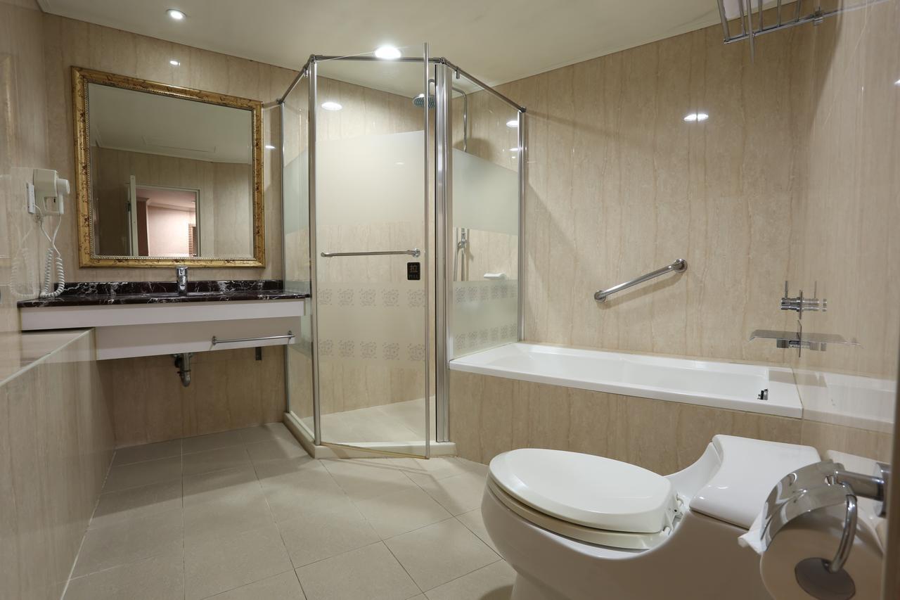 Monalisa Hotel Tainan Eksteriør bilde
